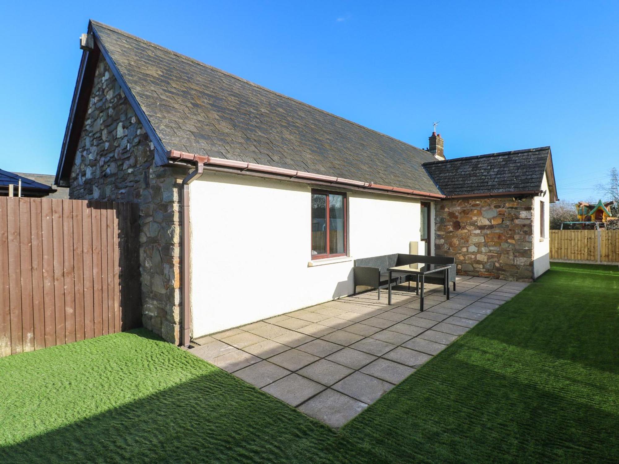 The Old Well Bungalow - Ty Mawr Farm Cardiff Exterior photo